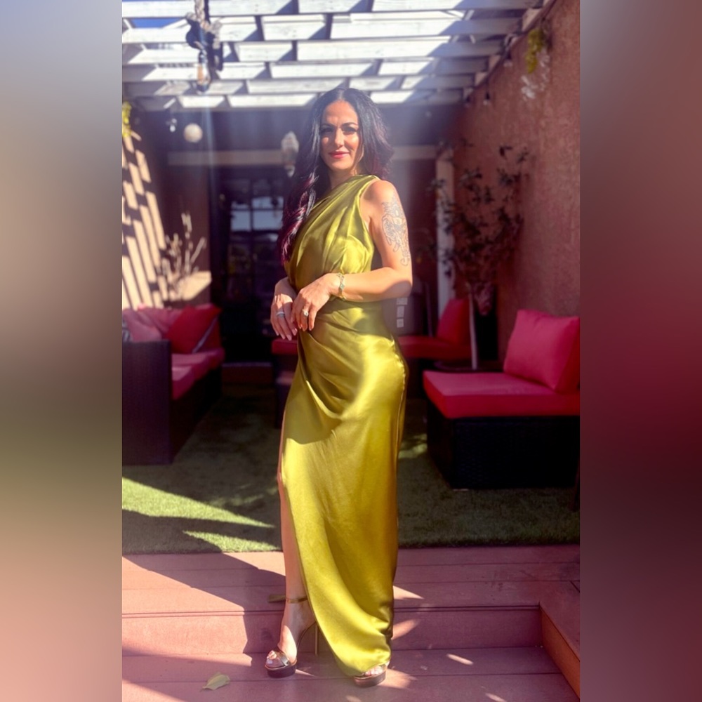 Gown - Picture 2 of 5